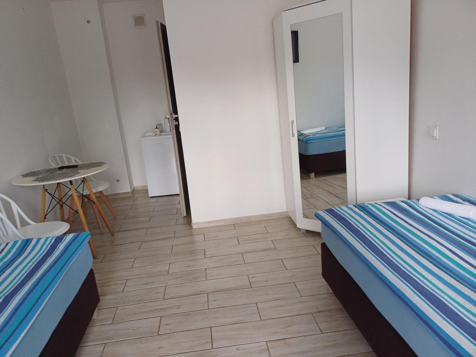 Gosciniec Solan Hotel Jeleniow Екстериор снимка