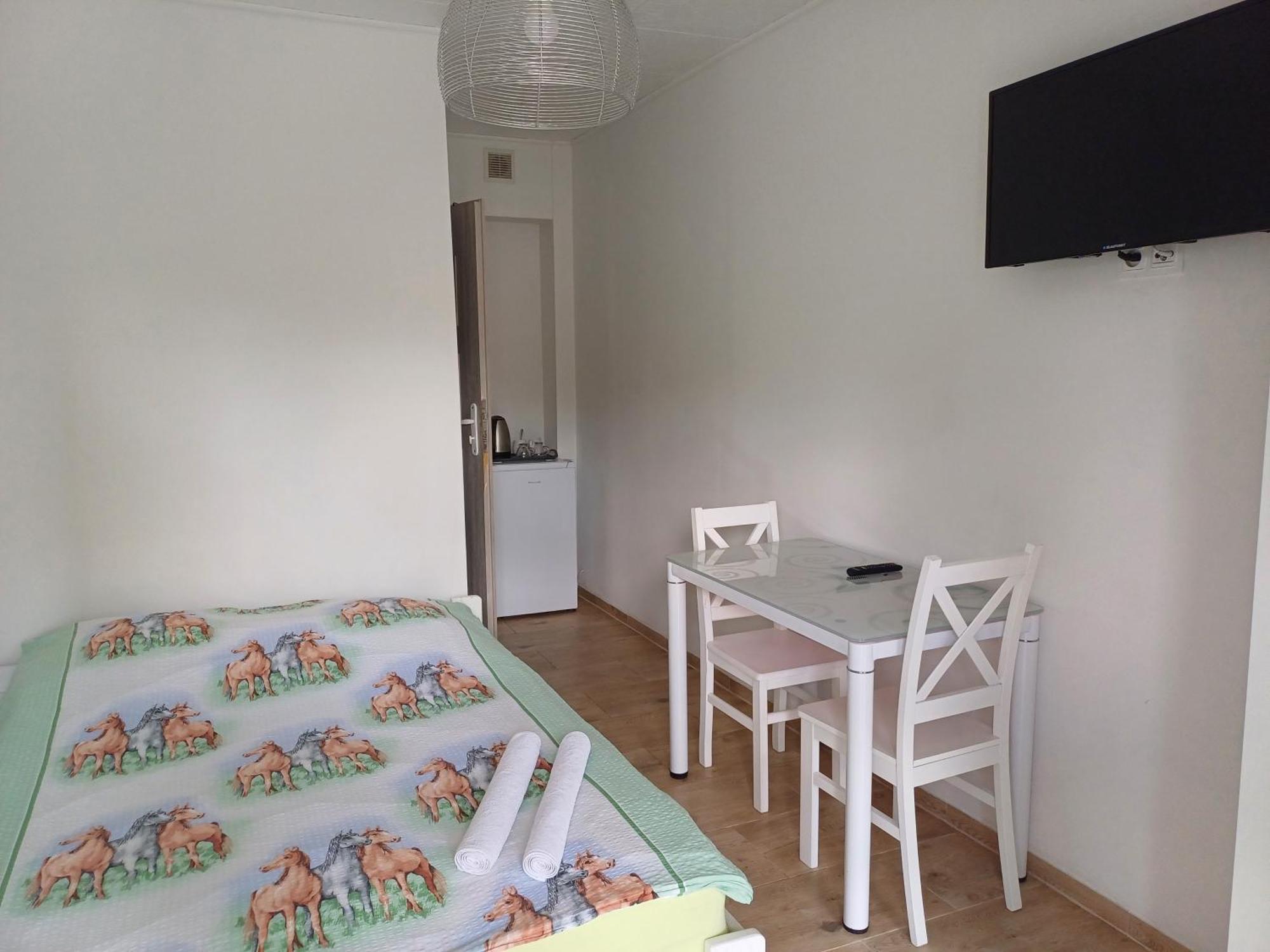 Gosciniec Solan Hotel Jeleniow Екстериор снимка