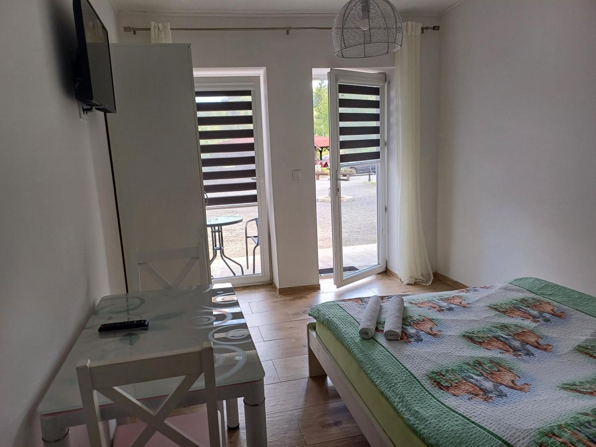 Gosciniec Solan Hotel Jeleniow Екстериор снимка