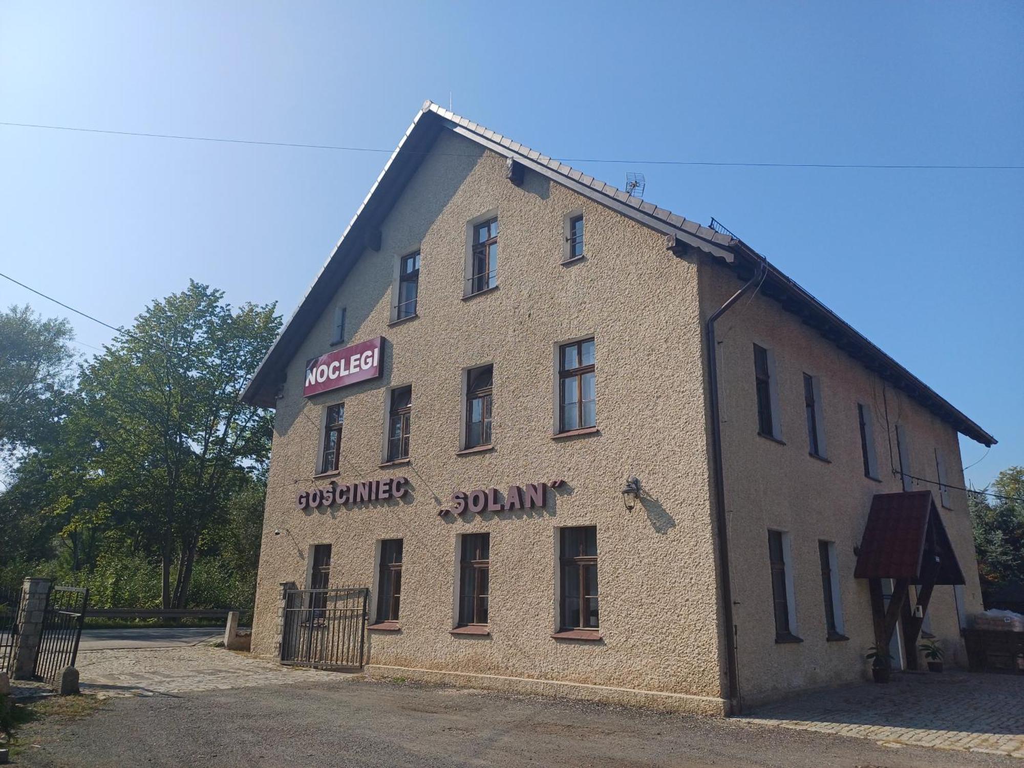 Gosciniec Solan Hotel Jeleniow Екстериор снимка