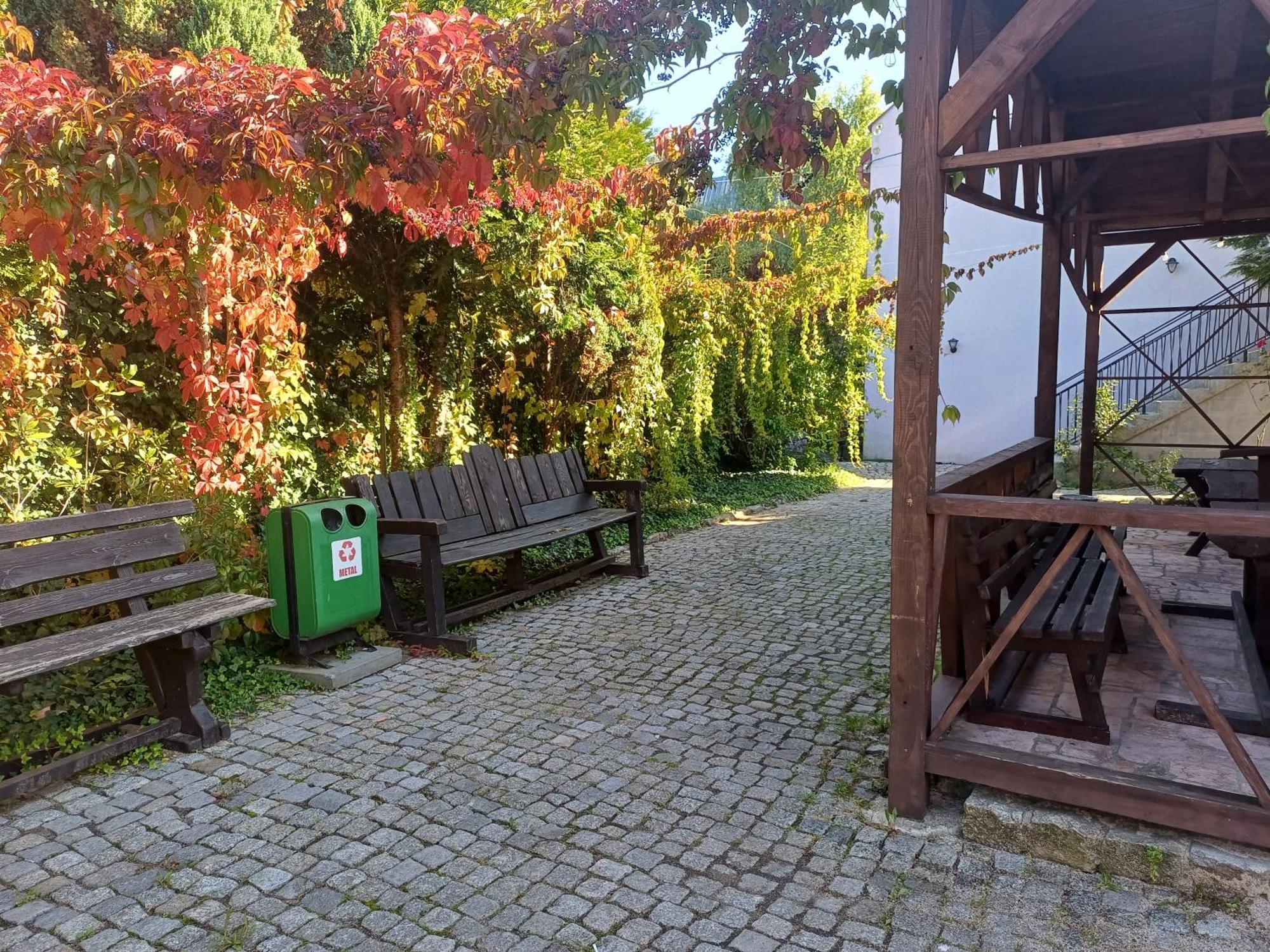 Gosciniec Solan Hotel Jeleniow Екстериор снимка