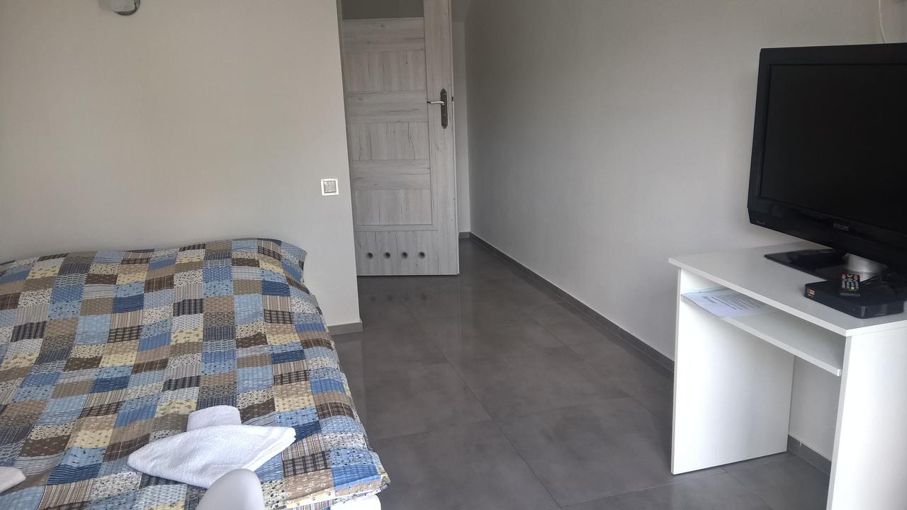 Gosciniec Solan Hotel Jeleniow Екстериор снимка