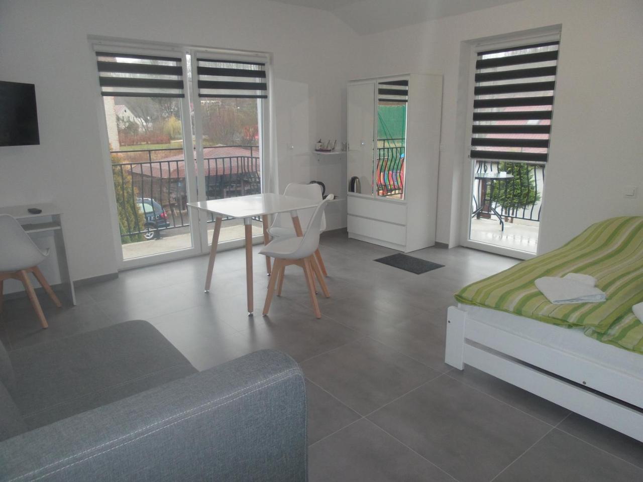 Gosciniec Solan Hotel Jeleniow Екстериор снимка