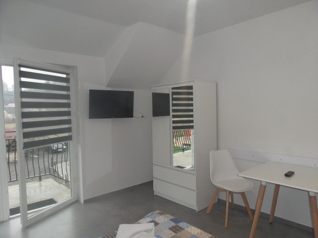 Gosciniec Solan Hotel Jeleniow Екстериор снимка