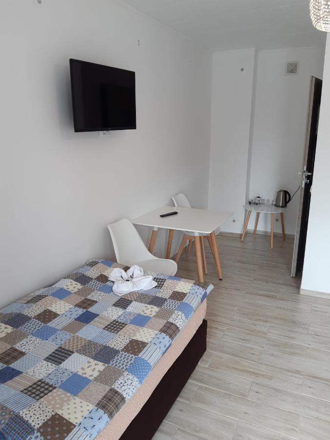 Gosciniec Solan Hotel Jeleniow Екстериор снимка